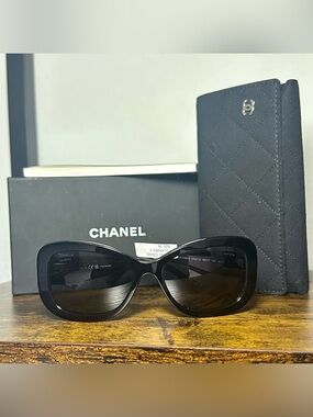 CHANEL Black Polarized Sunglasses - New Full Set.
